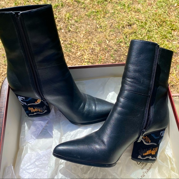 Donald J. Pliner Shoes - Donald J Pliner black leather boots with embroidery, 8